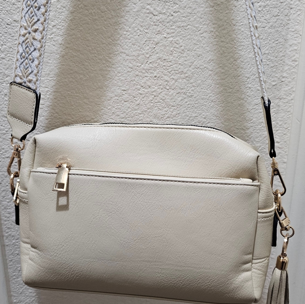 Roulens Cream Crossbody Bag with Guitar Strap EUC - Picture 10 of 16